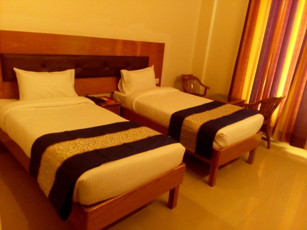 Red Carpet Hotels Нойда Экстерьер фото