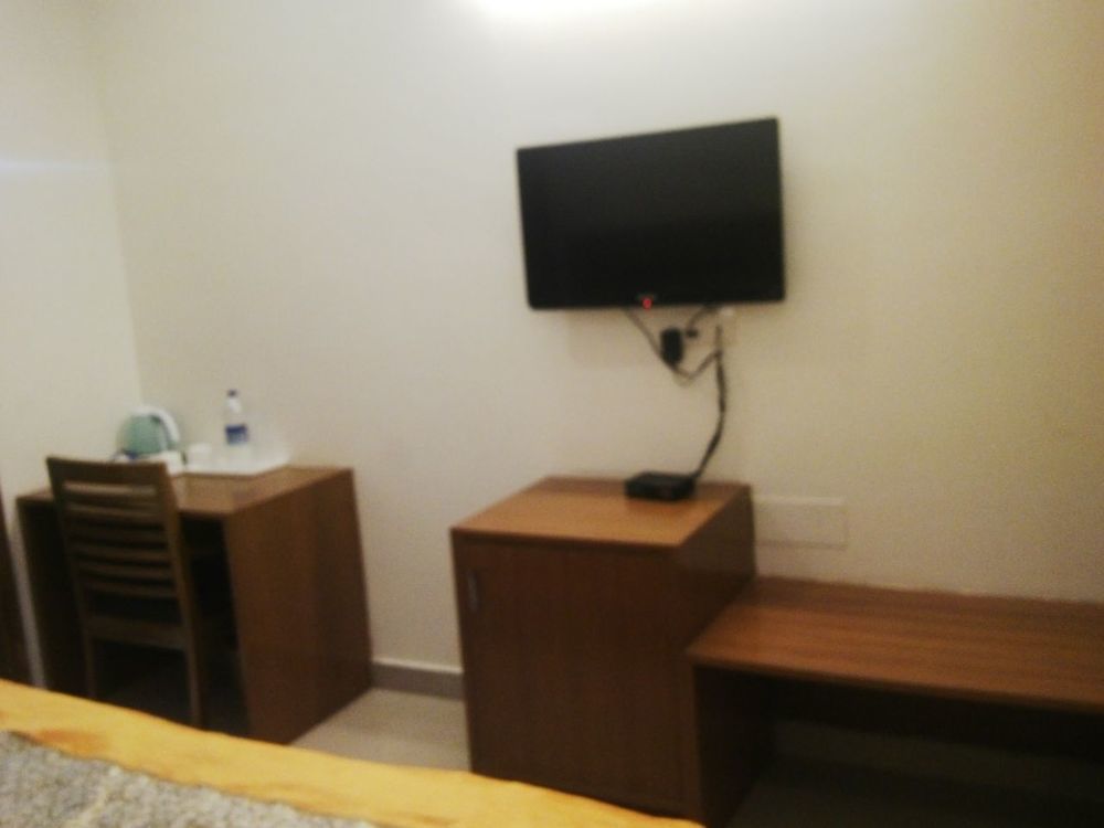Red Carpet Hotels Нойда Экстерьер фото