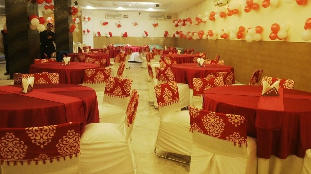 Red Carpet Hotels Нойда Экстерьер фото