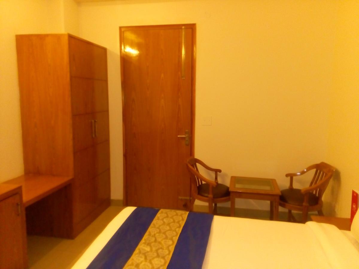 Red Carpet Hotels Нойда Экстерьер фото