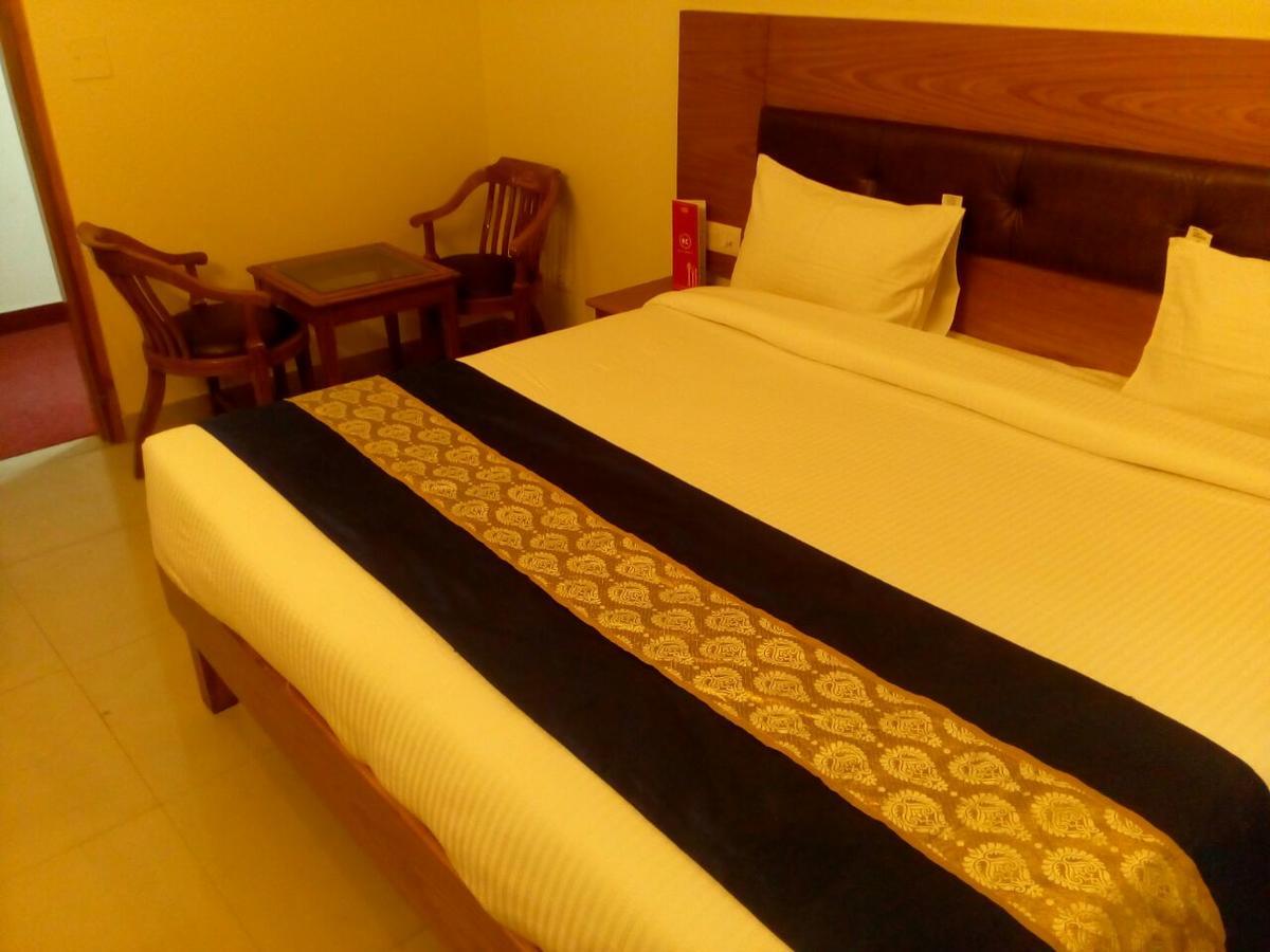Red Carpet Hotels Нойда Экстерьер фото